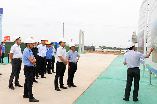 省国资委党委委员、副主任李凯到365体育官网集团调研指导事情 省国资委党委委员、副主任李凯到365体育官网集团调研指导事情