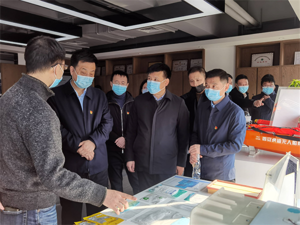 省国资委党委委员、驻委纪检监察组组长贺向东到秦创原365体育官网集团立异中心调研 省国资委党委委员、驻委纪检监察组组长贺向东到秦创原365体育官网集团立异中心调研