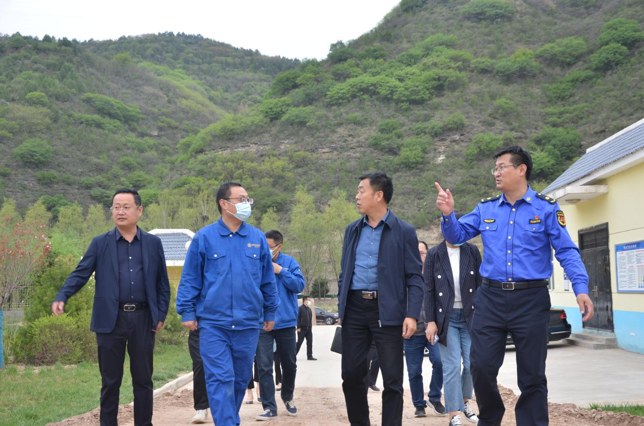 黄陵县人大常委会副主任张永强到黄陵县污水处置惩罚厂调研 黄陵县人大常委会副主任张永强到黄陵县污水处置惩罚厂调研